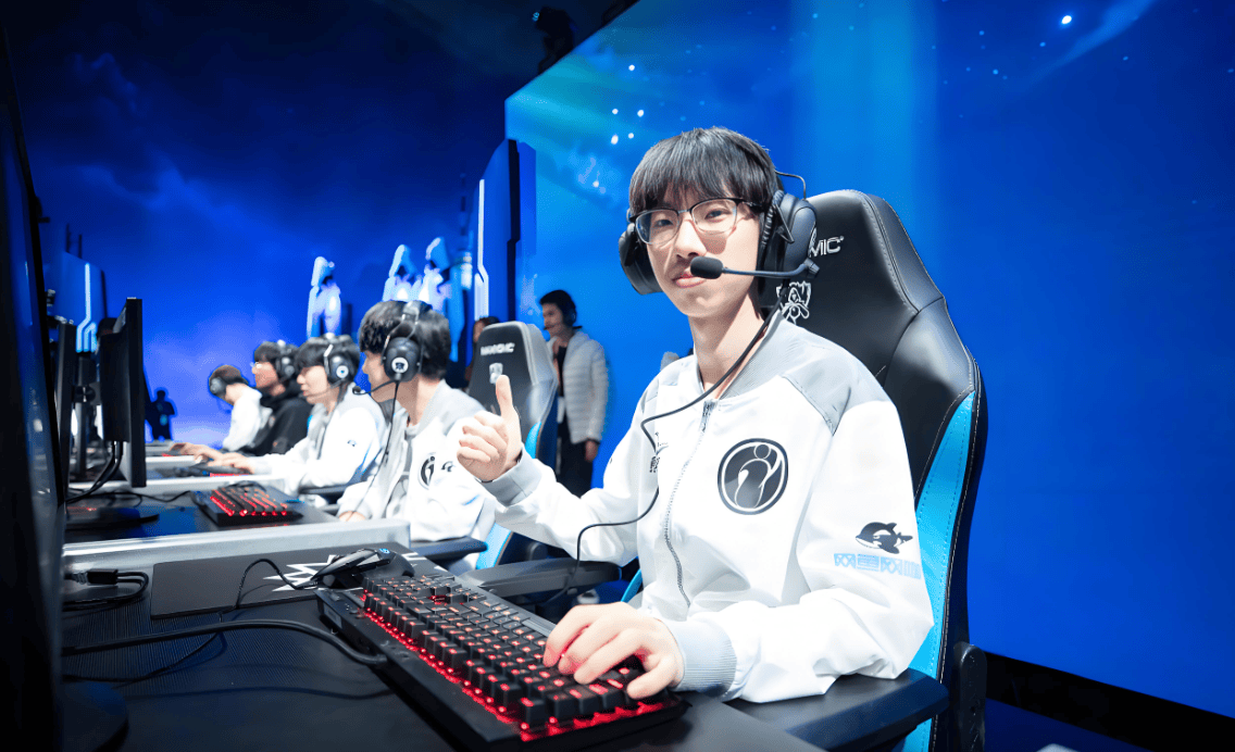 资讯:悲伤女友骗光LPL电竞圈!宝蓝陷其中金额高达四百万