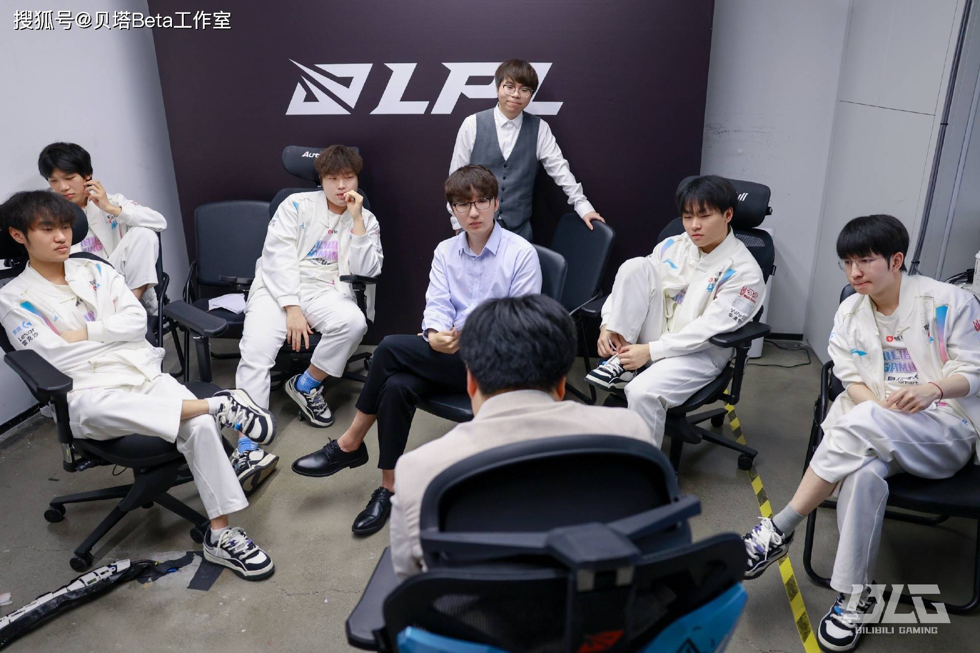 海外网友热议BLG淘汰FLY:FLY差点就3-1了!BLG是东部最弱战队