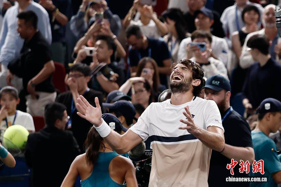 2025上海网球大师赛:瓦朗坦·瓦舍罗夺得男单冠军