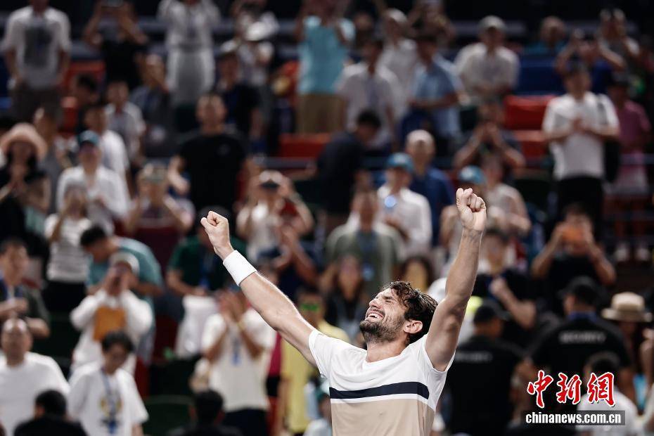 2025上海网球大师赛:瓦朗坦·瓦舍罗夺得男单冠军