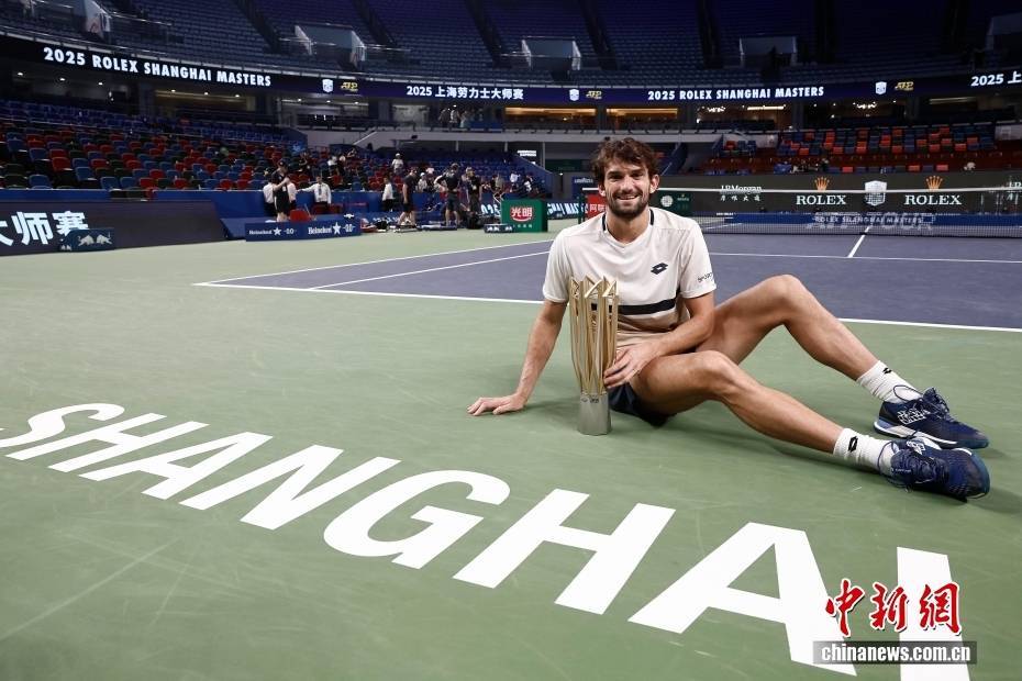 2025上海网球大师赛:瓦朗坦·瓦舍罗夺得男单冠军