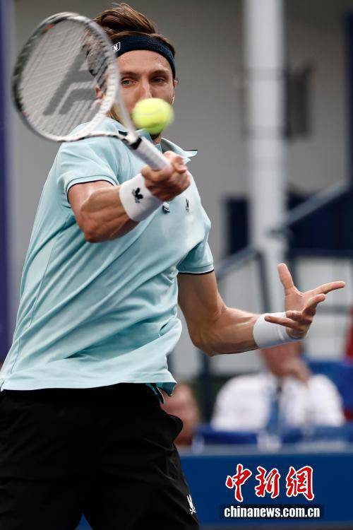 2025上海网球大师赛:瓦朗坦·瓦舍罗夺得男单冠军