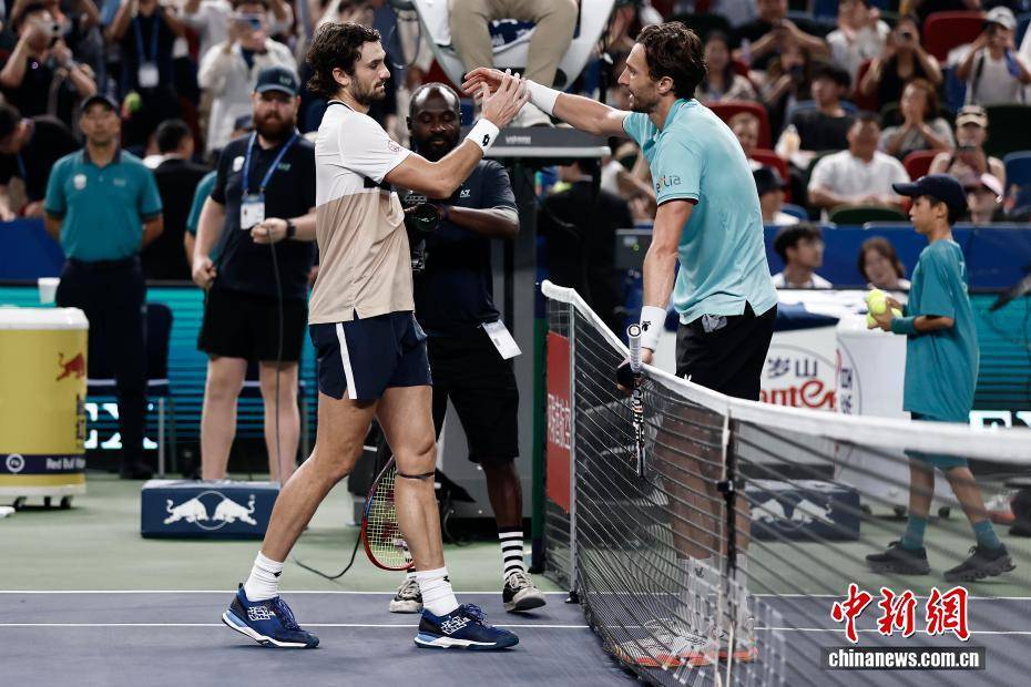 2025上海网球大师赛:瓦朗坦·瓦舍罗夺得男单冠军