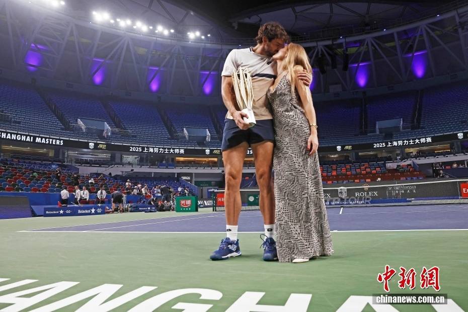 2025上海网球大师赛:瓦朗坦·瓦舍罗夺得男单冠军