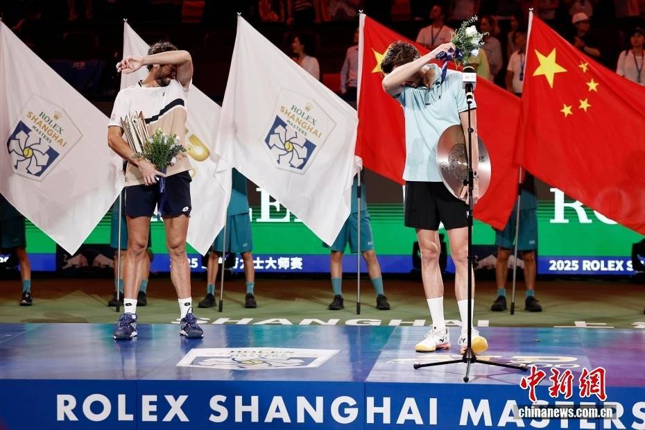 2025上海网球大师赛:瓦朗坦·瓦舍罗夺得男单冠军