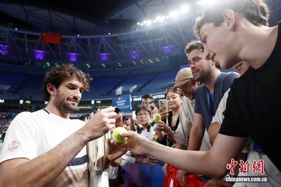 2025上海网球大师赛:瓦朗坦·瓦舍罗夺得男单冠军