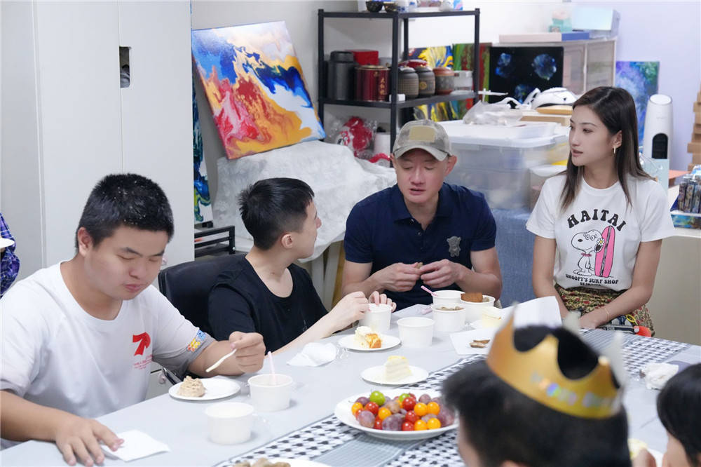 上海慈善周首日暖意浓:涵公益、RW侠Fly、彩虹雨,助力星宝成长