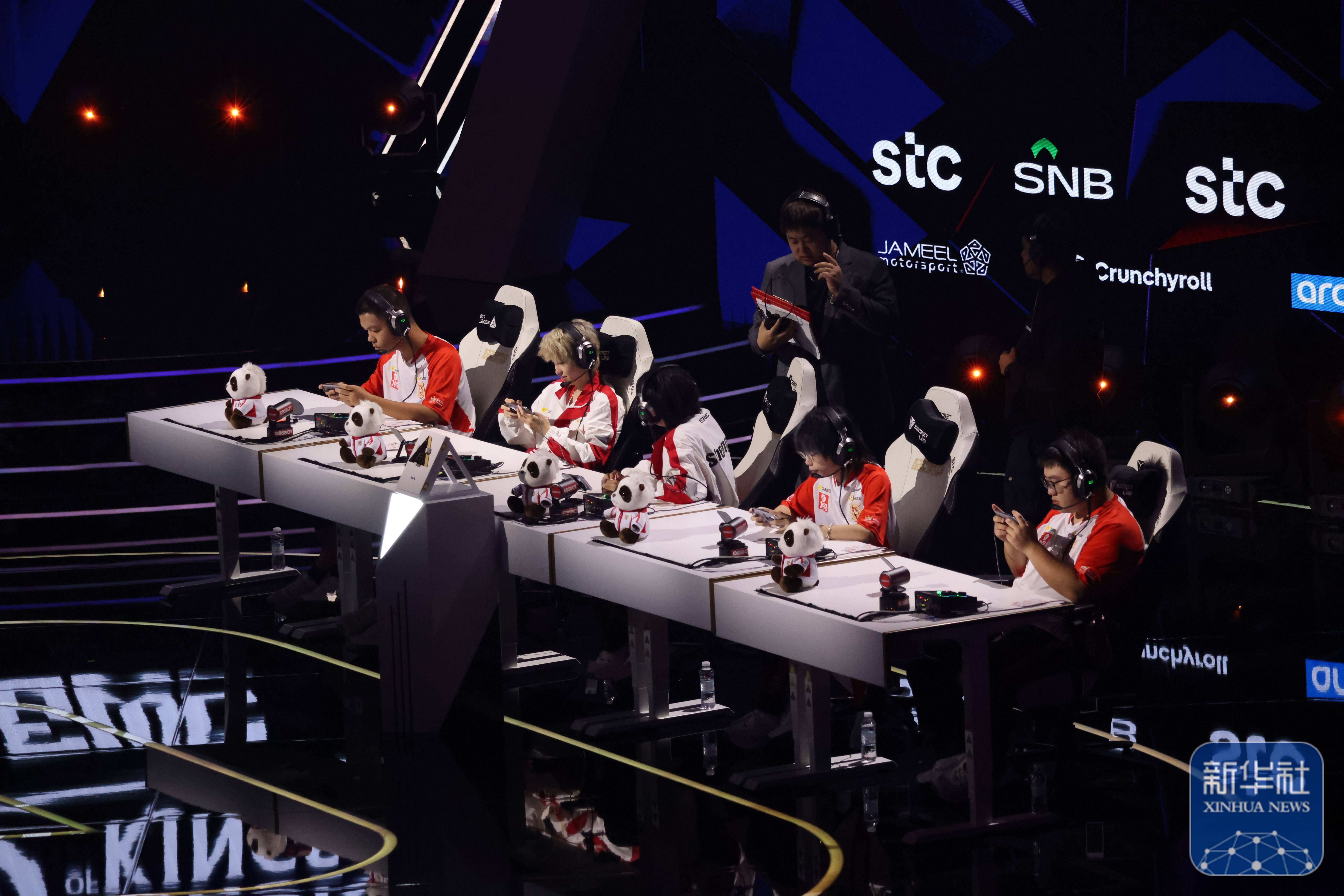 电竞世界杯丨中国AG.AL战队获得王者荣耀冠军