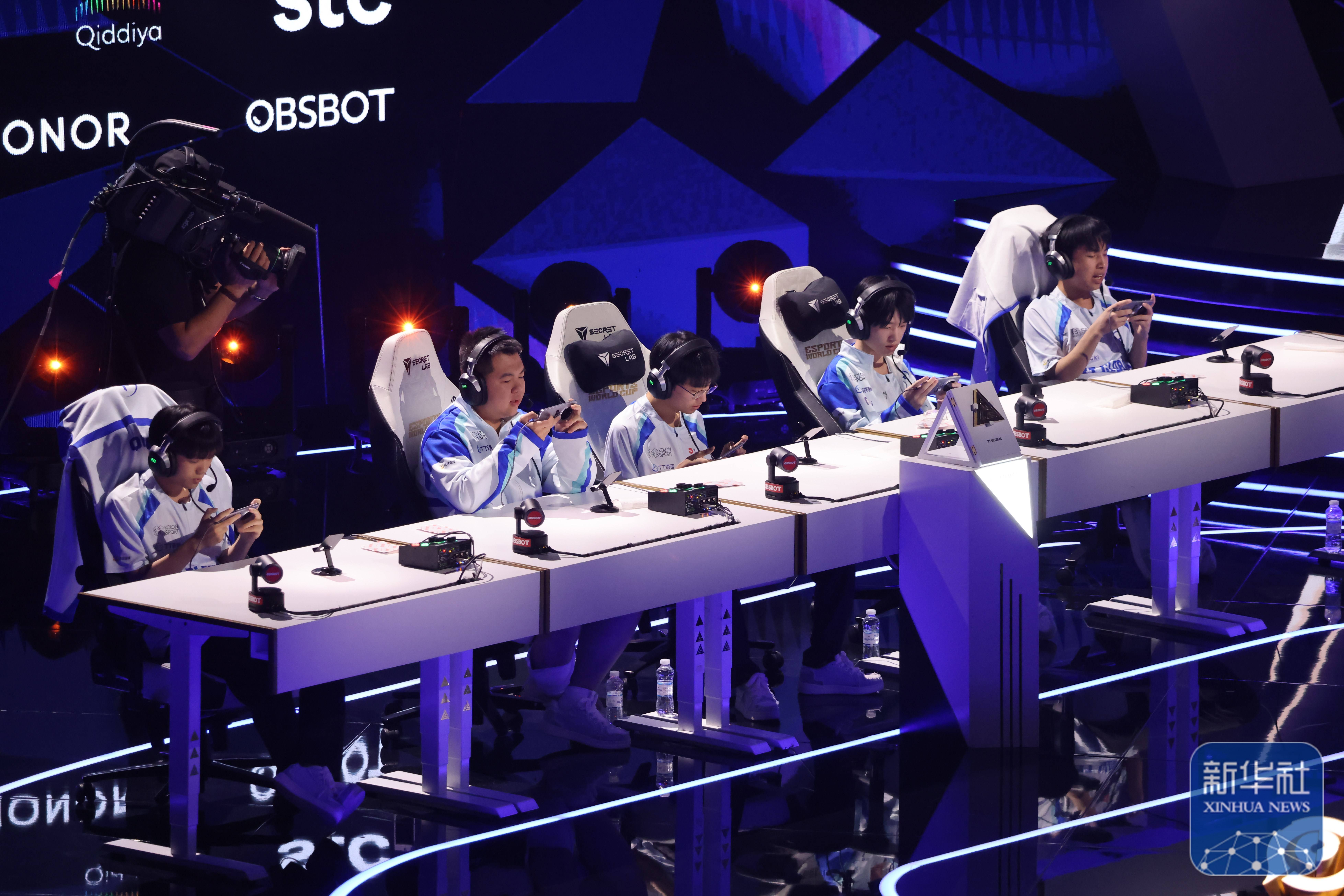 电竞世界杯丨中国AG.AL战队获得王者荣耀冠军