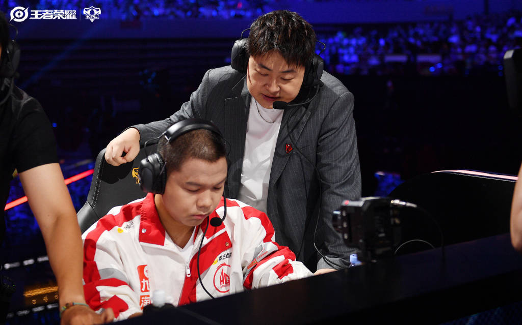 成都AG赢得KPL夏季赛冠军,王者电竞发力线下探索