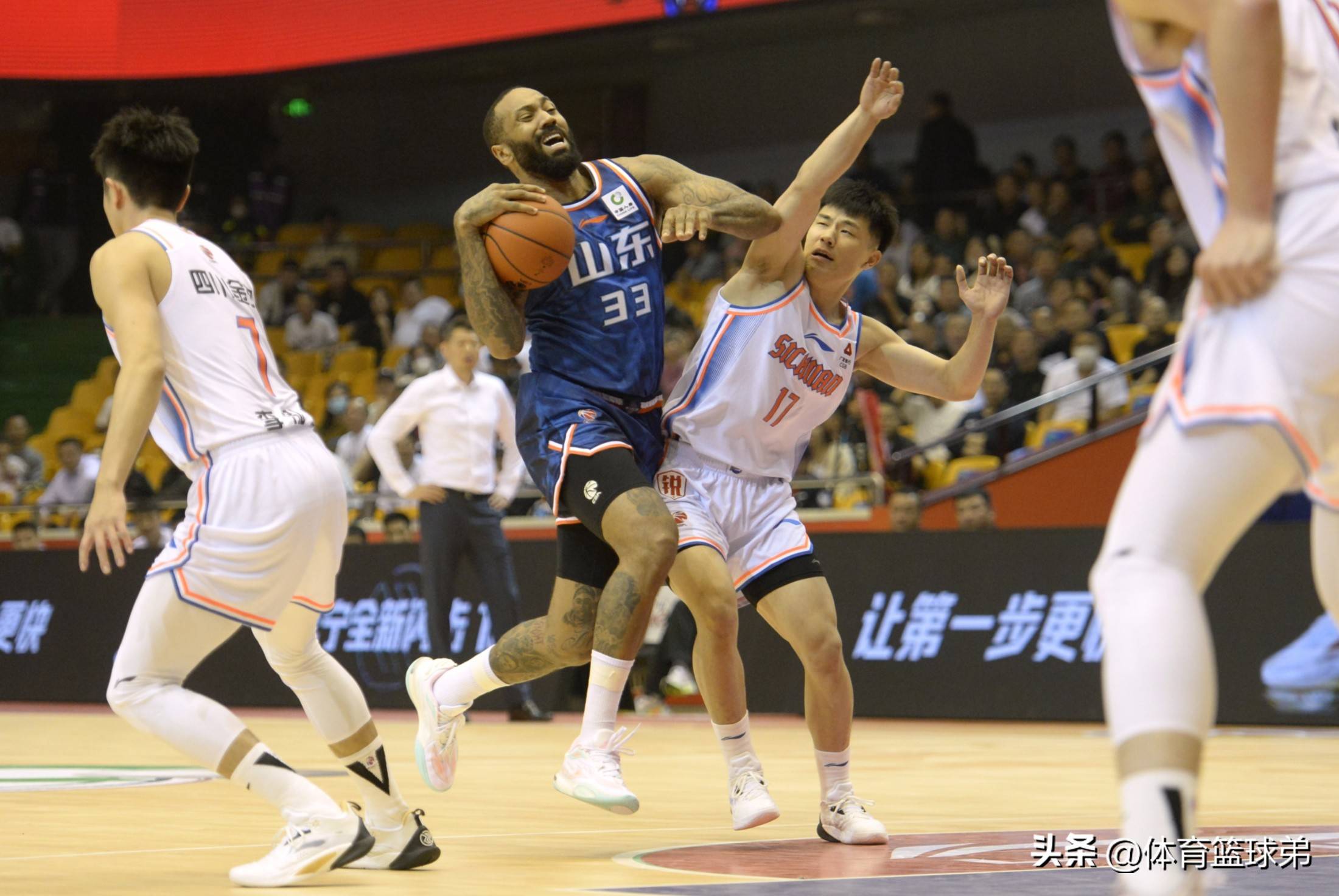 CBA破冰！扩军、升降(jiàng)级双管齐下，联賽(sài)迎来巨变