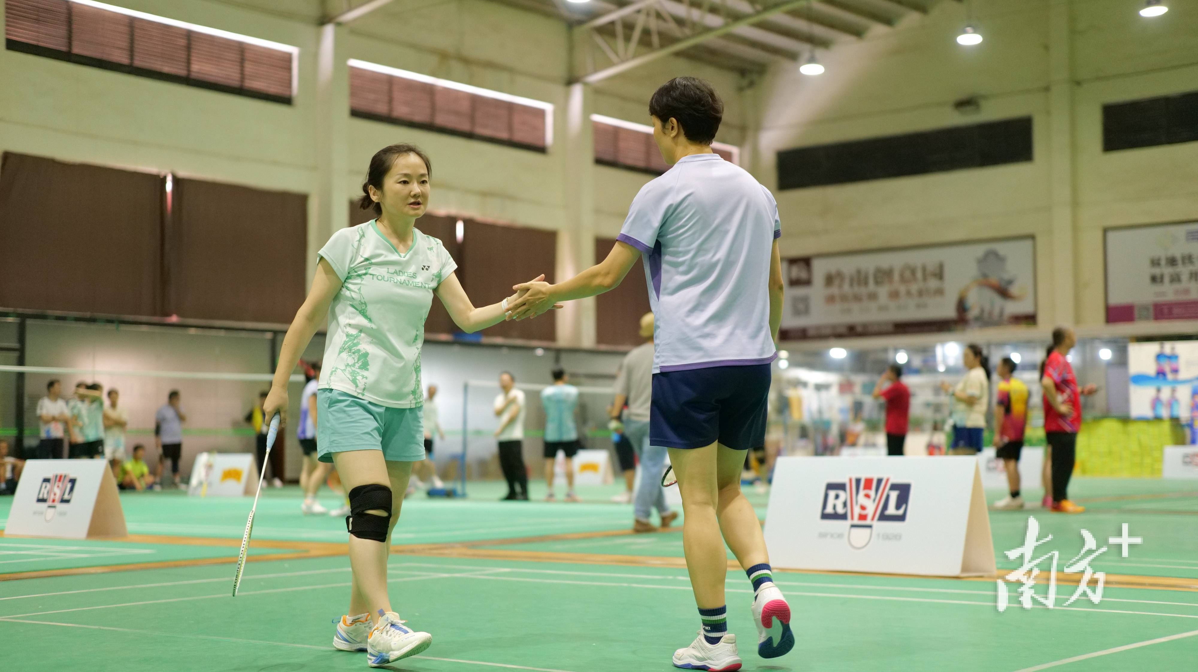 近50所高校超千人参赛,第十届中国高校广州校友羽毛球联赛开幕