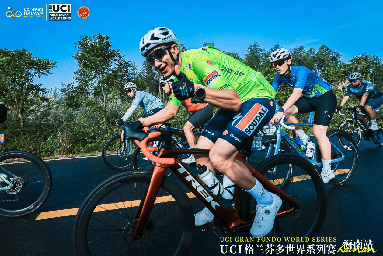 全球车手骑闯火山海岸 UCI格兰芬多世界系列赛（海南站）激情开赛